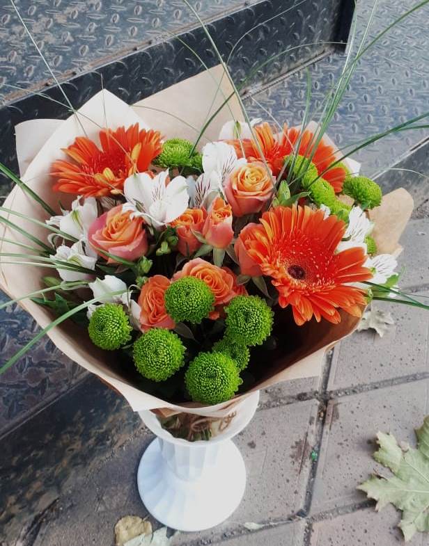 Букет цветов из: Герберы, Хризантемы, Альстромерии и Розы в Нее