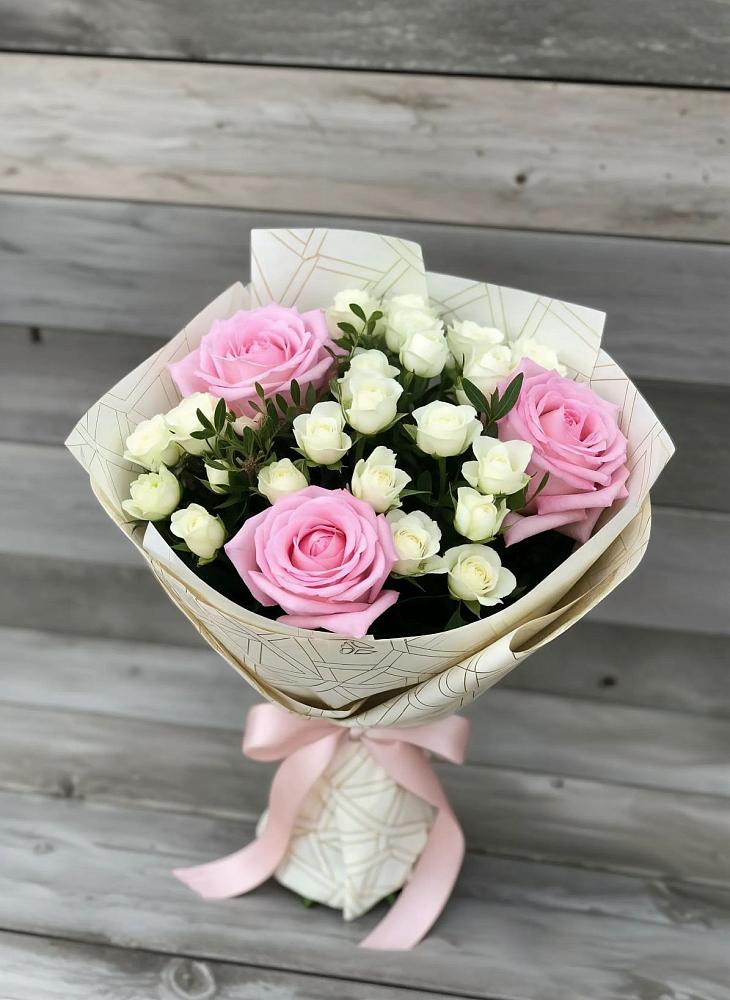 Букет цветов из: Розы в Нее