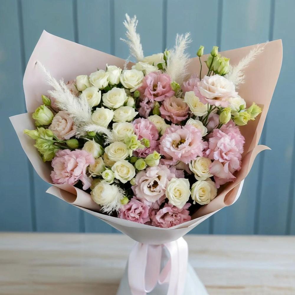 Букет цветов из: Альстромерии и Розы в Нее