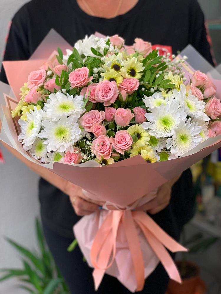 Букет цветов из: Розы и Хризантемы в Нее