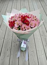 Букет цветов из:  Альстромерии в Нее