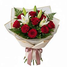 Букет цветов из:  Лилии и Розы в Нее
