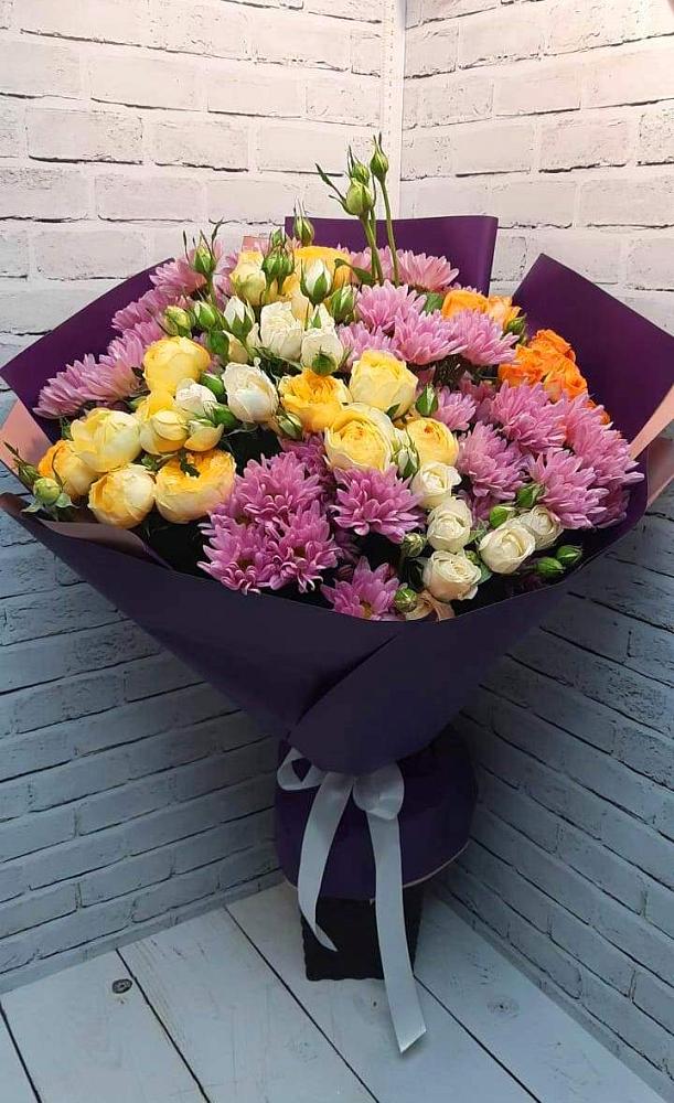 Букет цветов из: Хризантемы и Розы в Нее