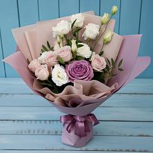 Букет цветов из:  Розы и Лизиантусы в Нее