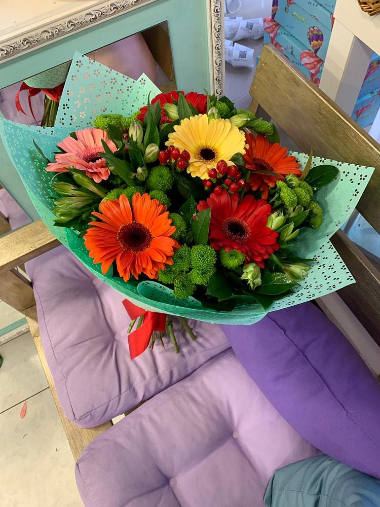 Букет цветов из: Герберы, Хризантемы и Альстромерии в Нее