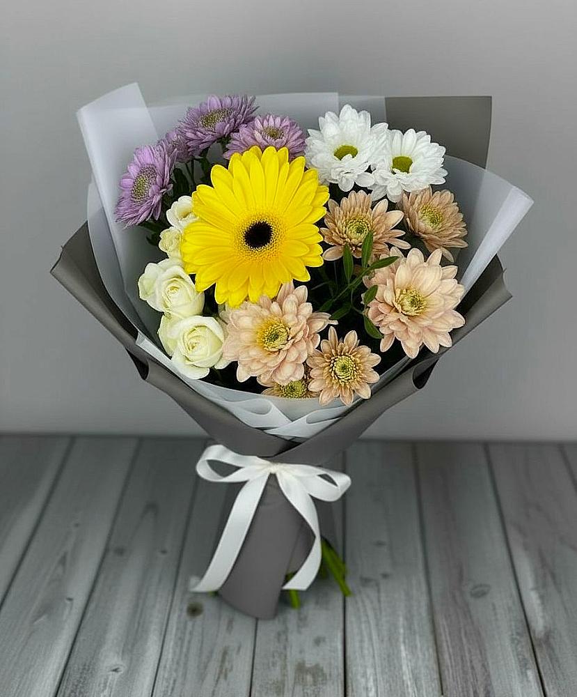 Букет цветов из: Розы, Герберы и Хризантемы в Нее