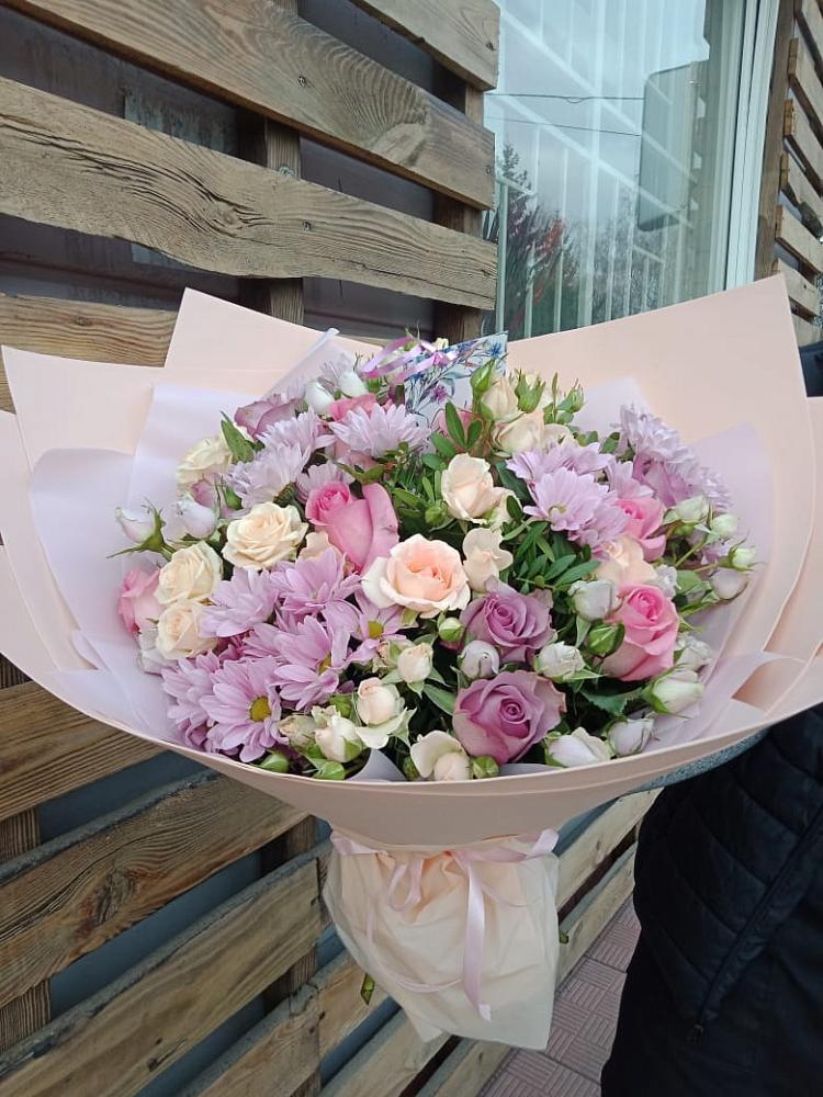 Букет цветов из: Розы и Хризантемы в Нее