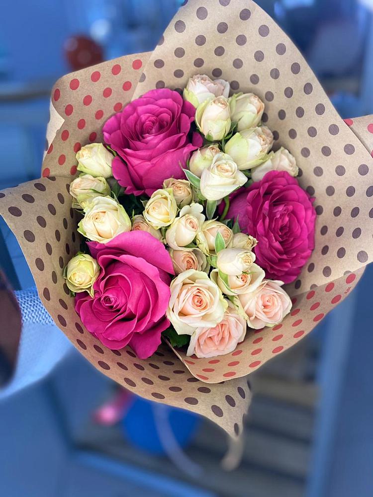 Букет цветов из: Розы в Нее