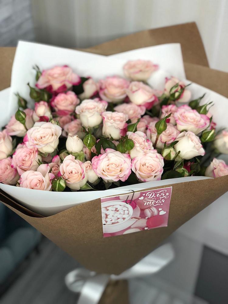 Букет цветов из: Розы в Нее