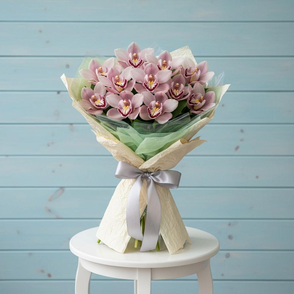 Букет цветов из: Орхидеи и Розы в Нее