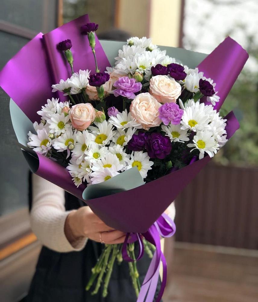 Букет цветов из: Хризантемы, Гвоздики и Розы в Нее