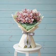 Букет цветов из:  Орхидеи и Розы в Нее
