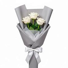 Букет 3 белые розы в Нее