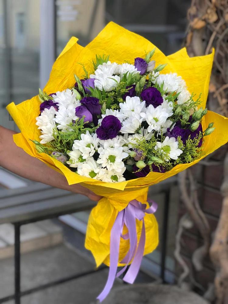 Букет цветов из: Ирисы, Хризантемы и Ромашки в Нее