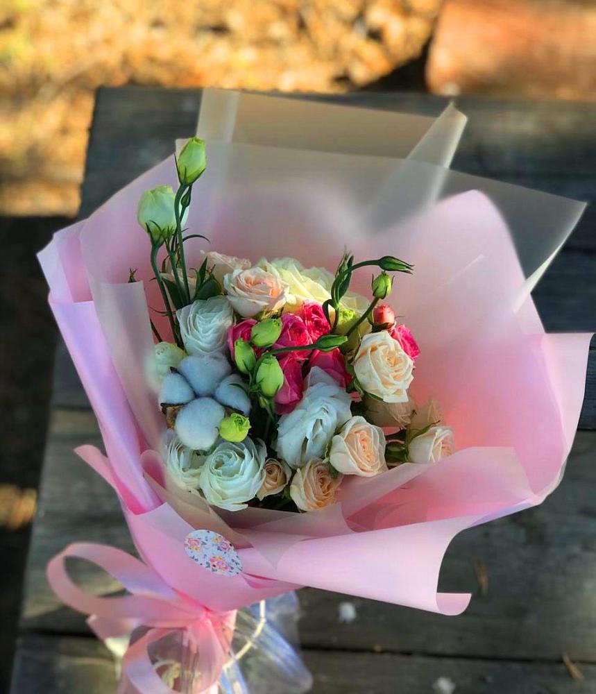 Букет цветов из: Розы и Лизиантусы в Нее