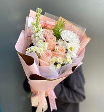 Букет цветов из:  Хризантемы и Розы в Нее