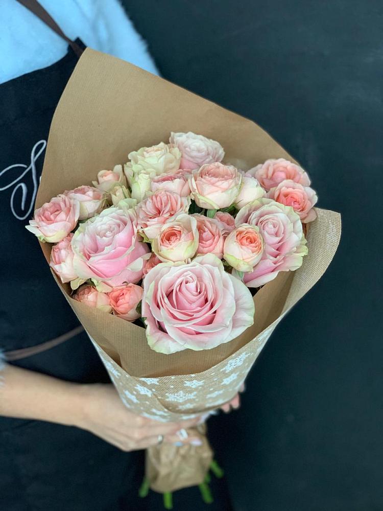 Букет цветов из: Хризантемы и Розы в Нее