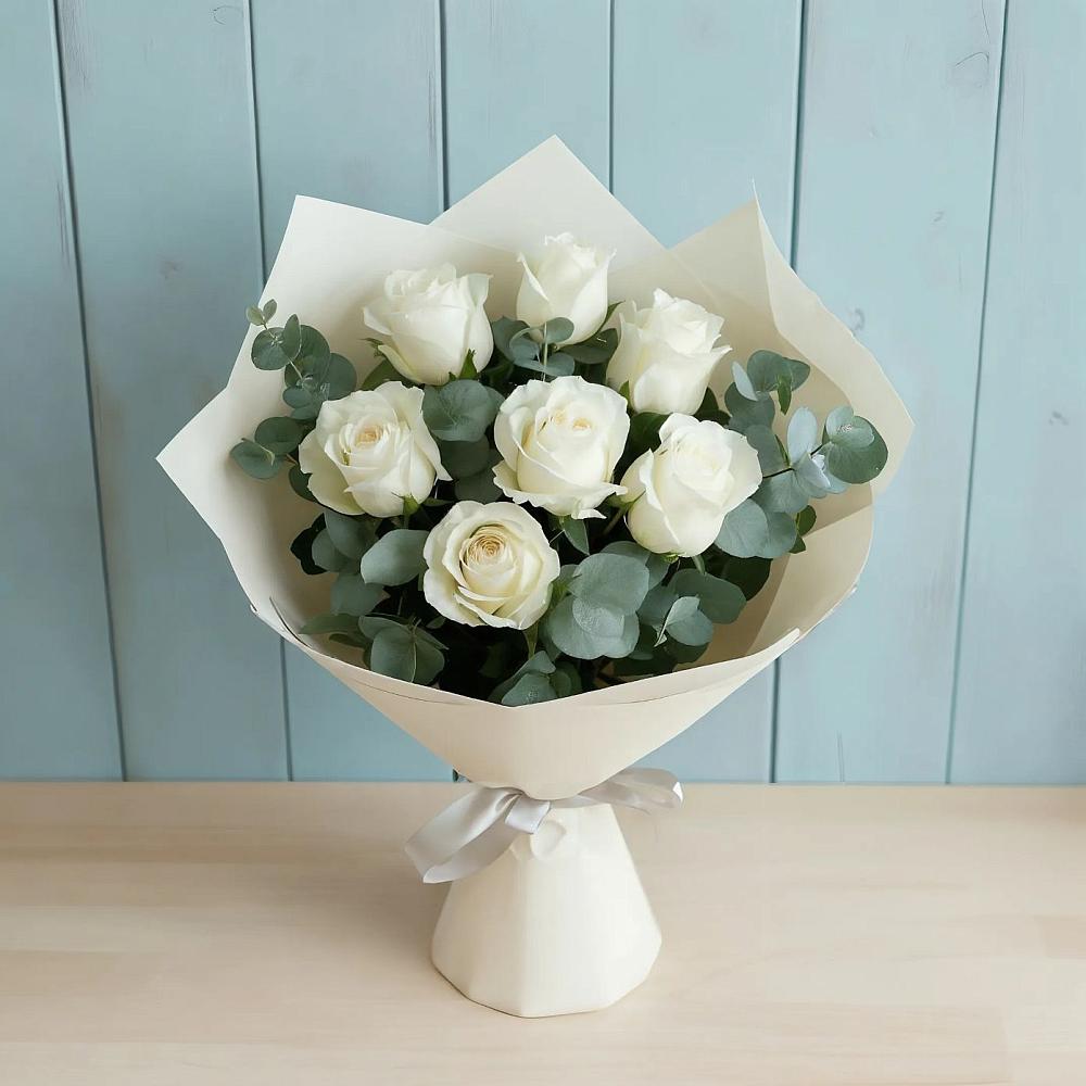 Букет Белые розы в Эвкалипте в Нее