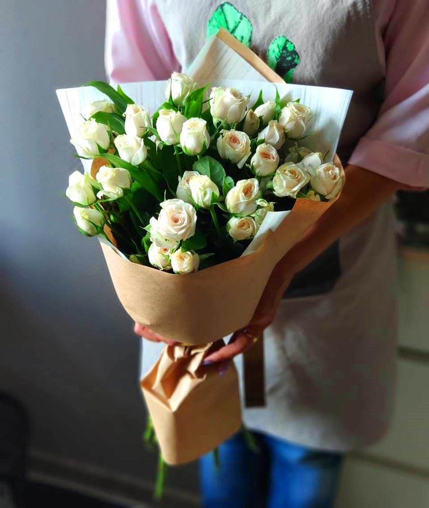 Букет цветов из: Розы в Нее