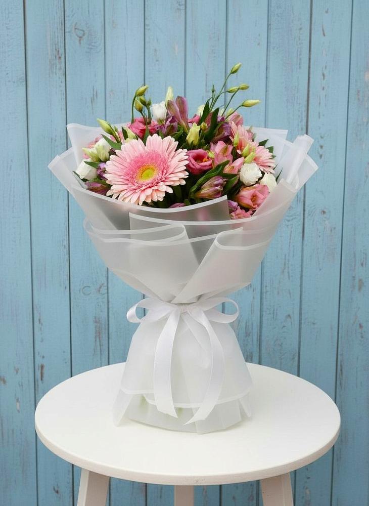 Букет цветов из: Герберы, Альстромерии и Лизиантусы в Нее