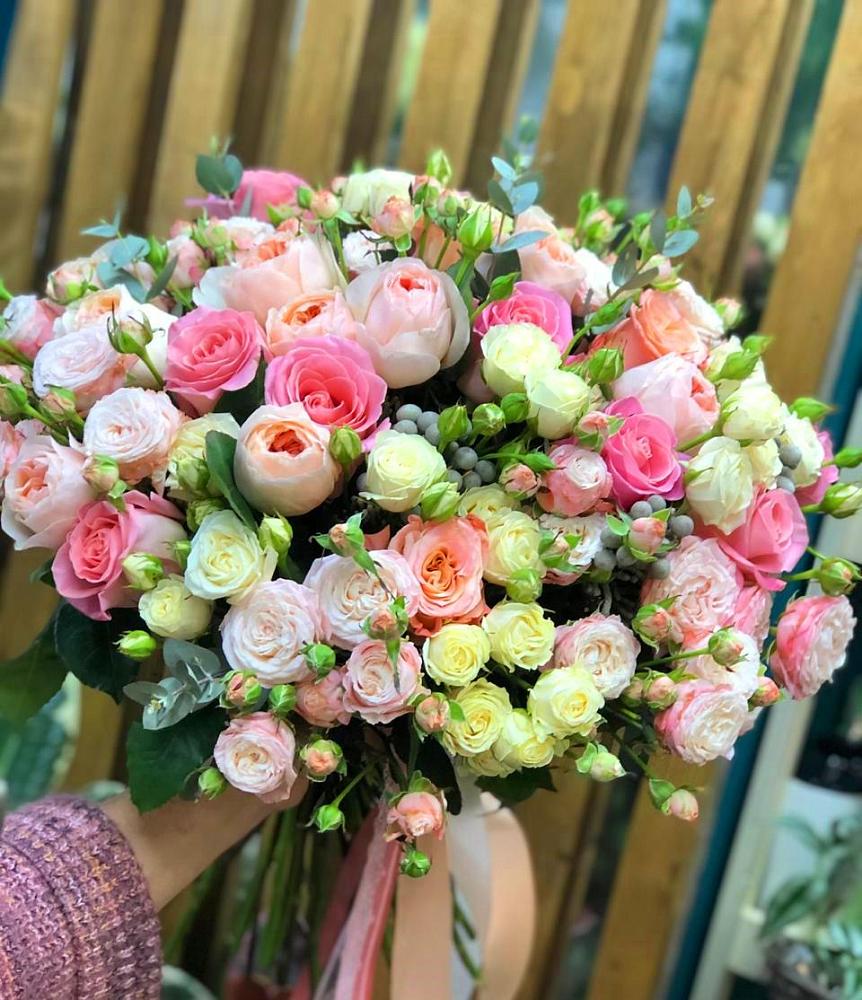 Букет цветов из: Розы в Нее