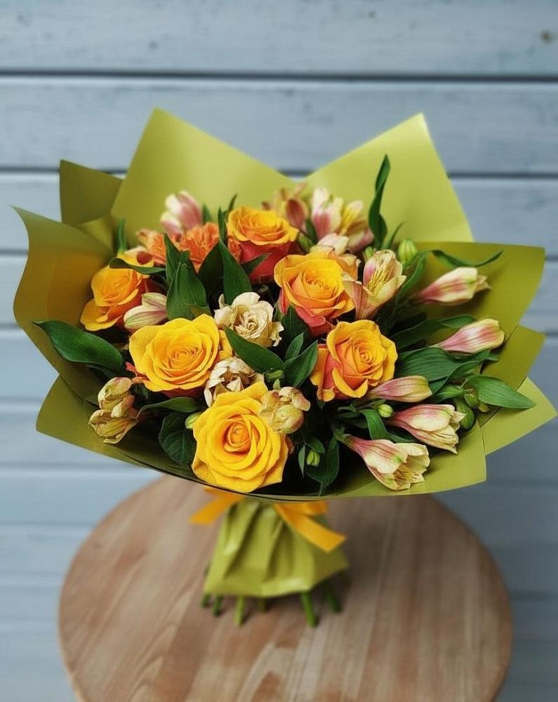 Букет цветов из: Альстромерии и Розы в Нее