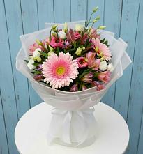 Букет цветов из:  Герберы, Альстромерии и Лизиантусы в Нее
