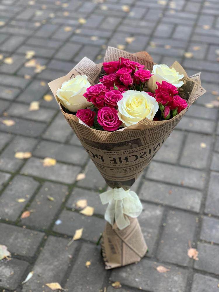 Букет цветов из: Розы в Нее