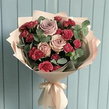 Букет цветов из:  Гвоздики и Розы в Нее