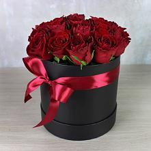 Цветочная композиция из Розы в шляпной коробке в Нее