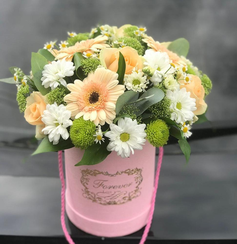 Цветочная композиция из Розы, Герберы и Хризантемы в шляпной коробке в Нее