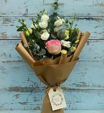 Букет цветов из:  Розы и Лизиантусы в Нее
