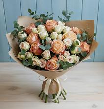 Букет цветов из:  Альстромерии и Розы в Нее