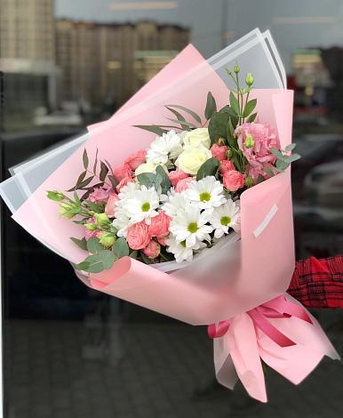 Букет цветов из: Розы, Лизиантусы и Хризантемы в Нее