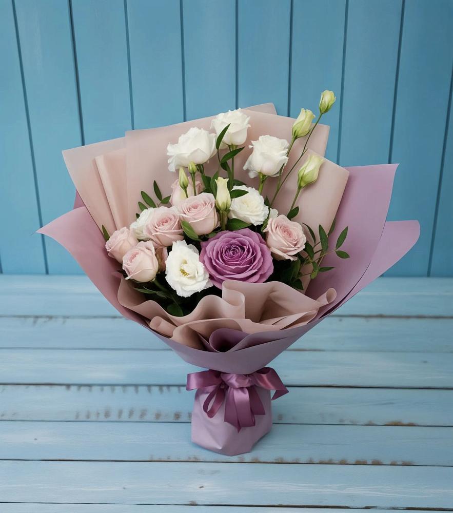 Букет цветов из: Розы и Лизиантусы в Нее